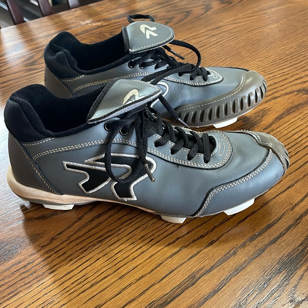 Women’s Ringor Molded Cleats 8.5 Gray Pitching toe